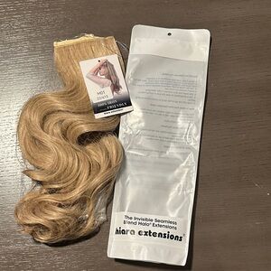 NWT Hiara hair blend halo extensions, honey blonde